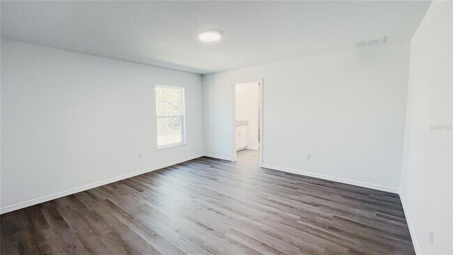 Building Photo - 579 W Bancroft Dr