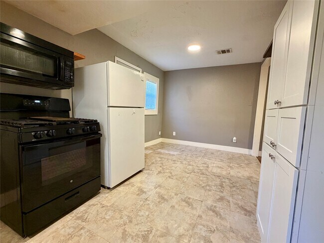 Building Photo - 4727 Eppes St