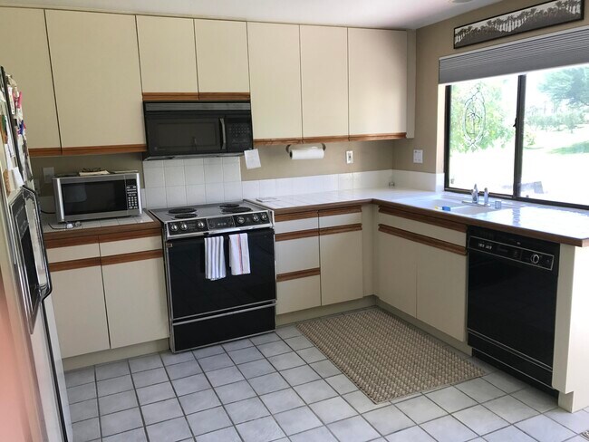 Building Photo - 54683 Shoal Creek