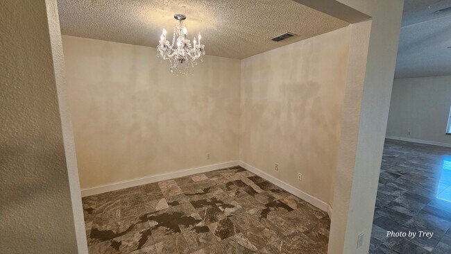 Foto del edificio - 3 Bed 2 Bath 2 Car Garage