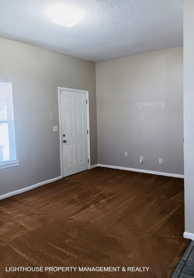 Building Photo - Spacious 3-Bed, 2-Bath with Covered Front Porch