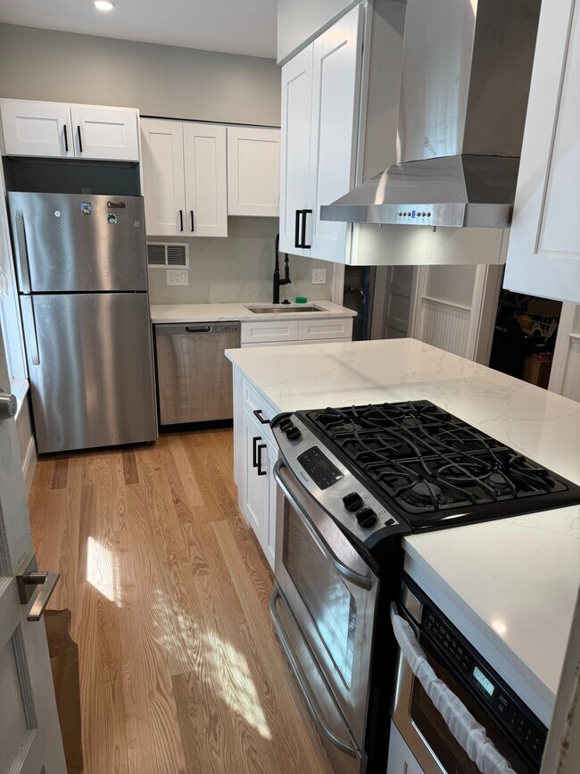 Building Photo - 57 Hawthorne St