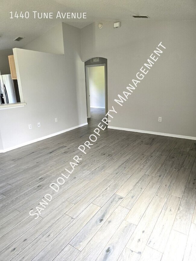 Foto del edificio - Beautiful newer 3 bedroom 2 bath open plan...