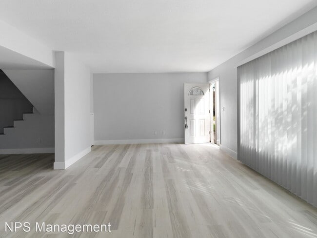 Building Photo - 3 br, 2.5 bath Apartment - 1600-1610 Mabur...
