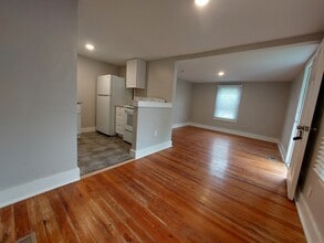 Building Photo - 108 1/2 7th Ave