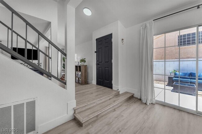 Foto del edificio - 2819 Briar Knoll Dr
