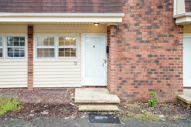 Foto del edificio - 718 Shawnee Dr