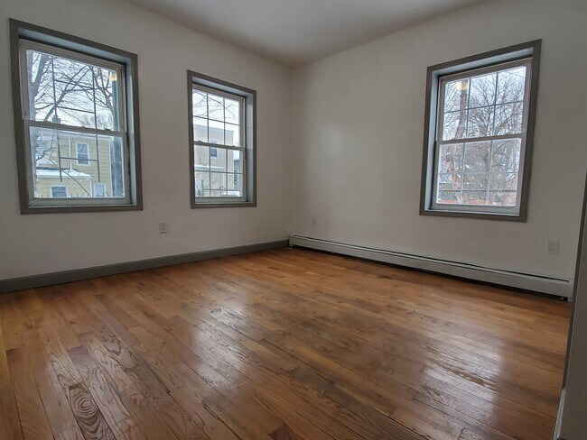 Building Photo - 617 Bramhall Ave
