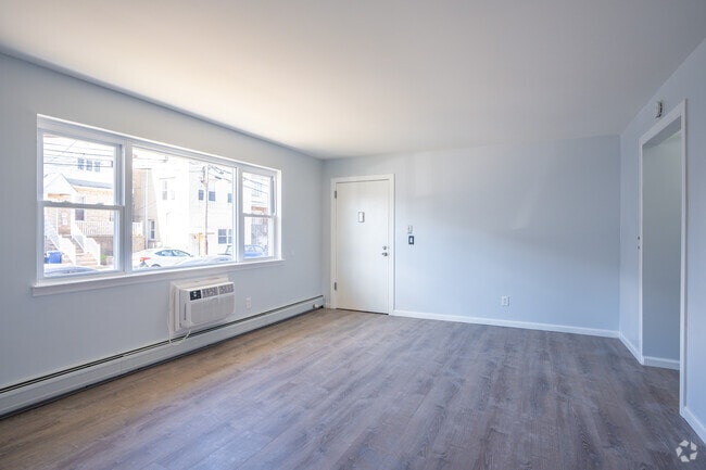 Living Room - Mansard Gardens HEAT/HOT WATER INCLUDED!!!