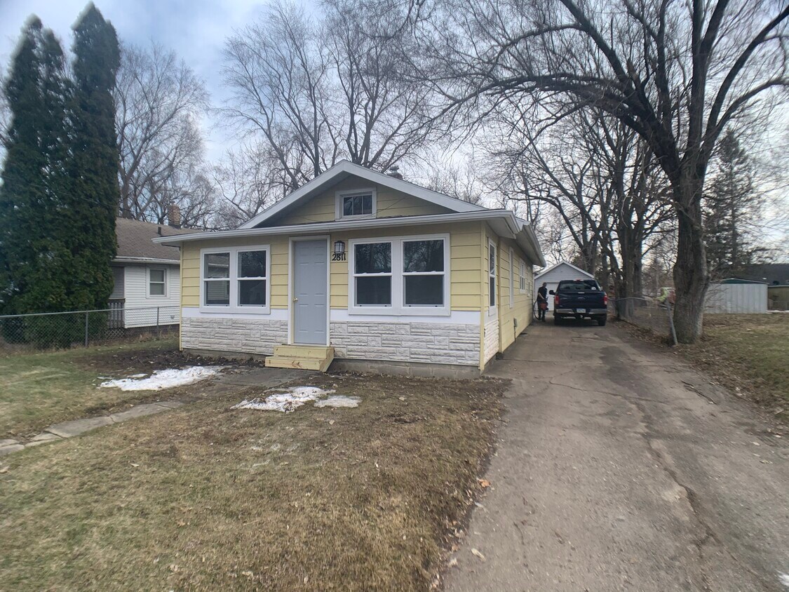 Primary Photo - 2811 Lyon St