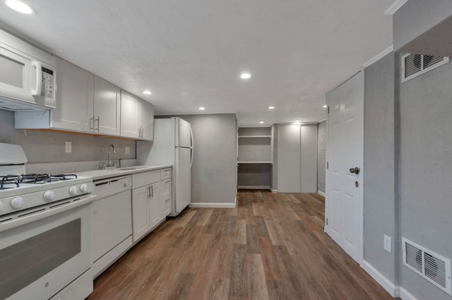 Foto del edificio - 4645 Newland St