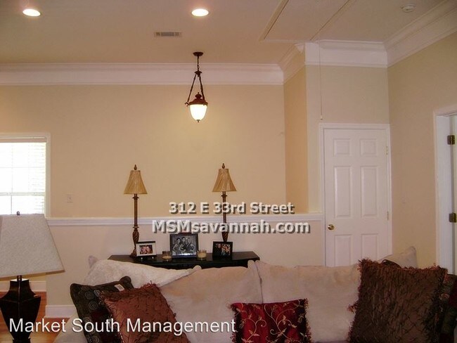 Foto del edificio - 310 E 33rd St
