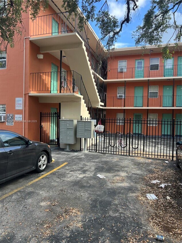 Foto principal - 3669 Thomas Ave