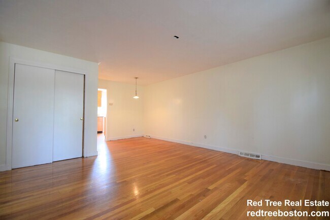 Foto del edificio - 10 Rodgers Ave