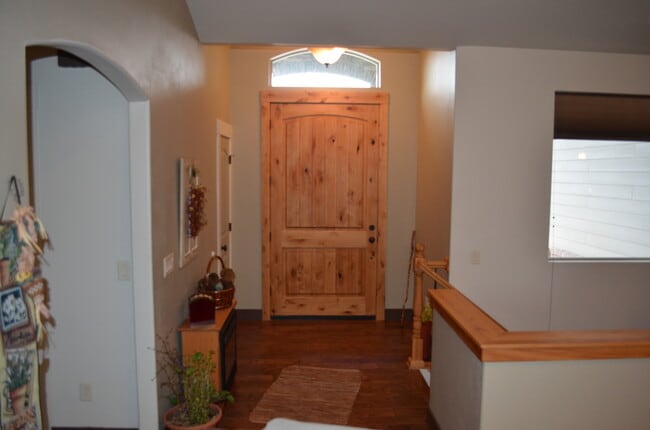 Building Photo - Great Home Available
