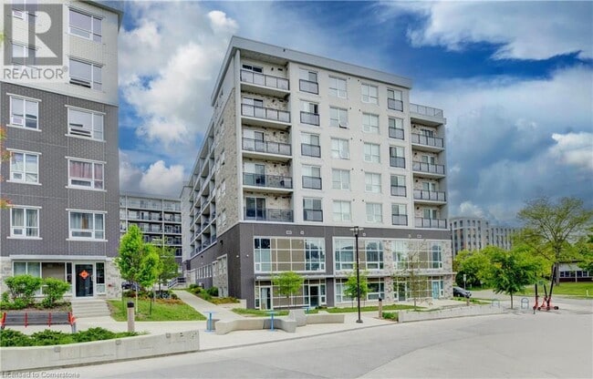 Building Photo - 275 Larch St