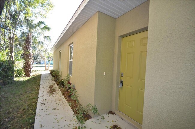 Foto del edificio - 3303 Armstrong Ct