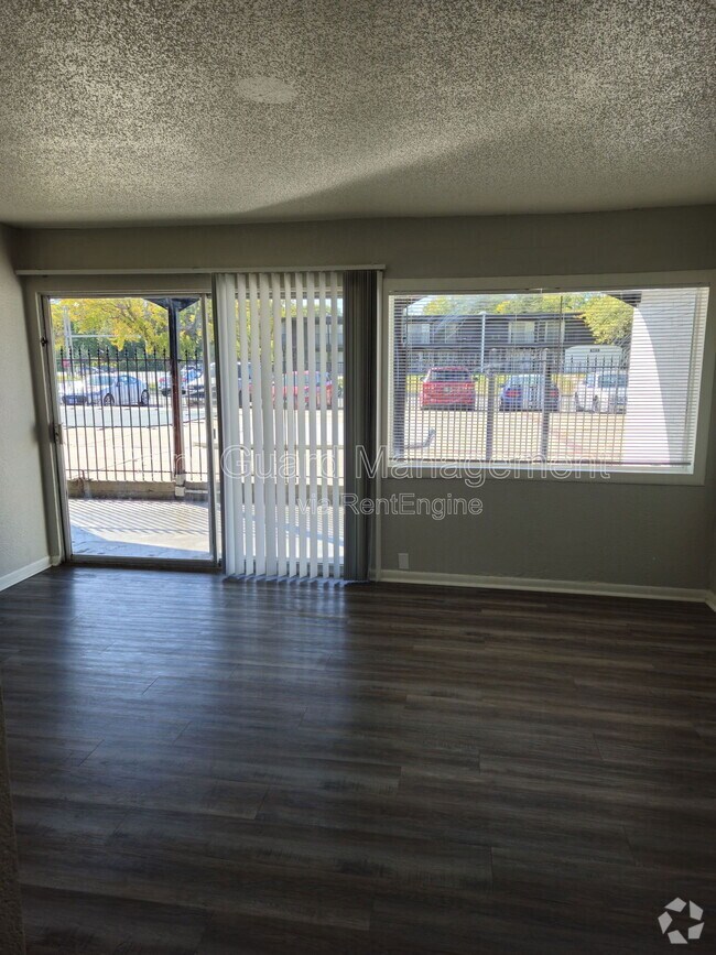 Building Photo - 1420 Cambridge Pl