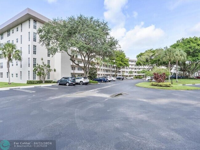 Foto del edificio - 565 Oaks Ln