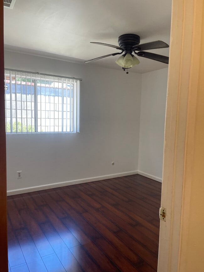 Foto del edificio - 935 Ramona Ave