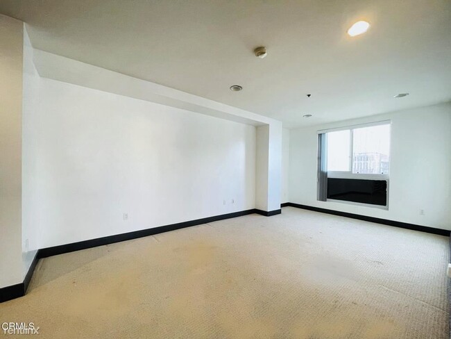 2 br, 2 bath Condo - 702 S Serrano Ave Apt... photo'