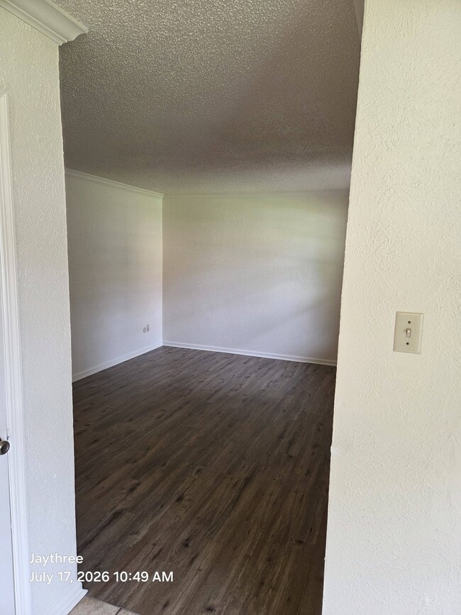 into living room - 1511 E Beverly Dr