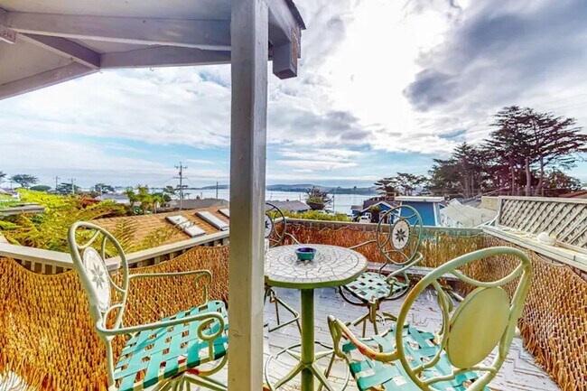 Foto del edificio - Incredible Views with Outdoor Deck