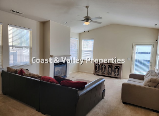 Foto del edificio - FOR RENT 3BD HOUSE IN GREENFIELD