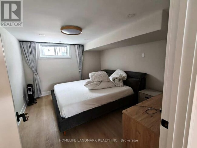 Building Photo - 18 Orsett St