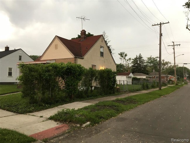 Building Photo - 18647 St Aubin St