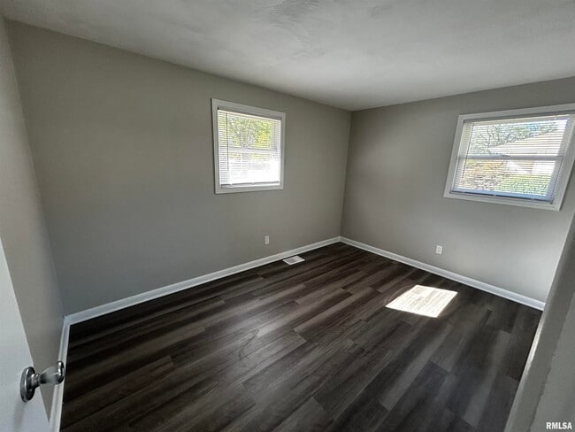 Building Photo - 2819 W Westport Rd