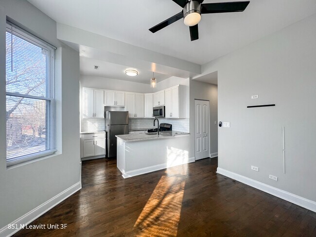 Building Photo - 851 N Leavitt St