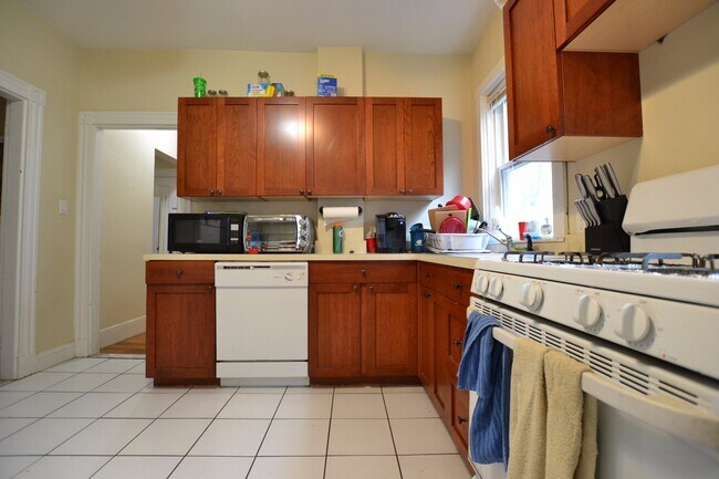 Building Photo - 49 Falkland St