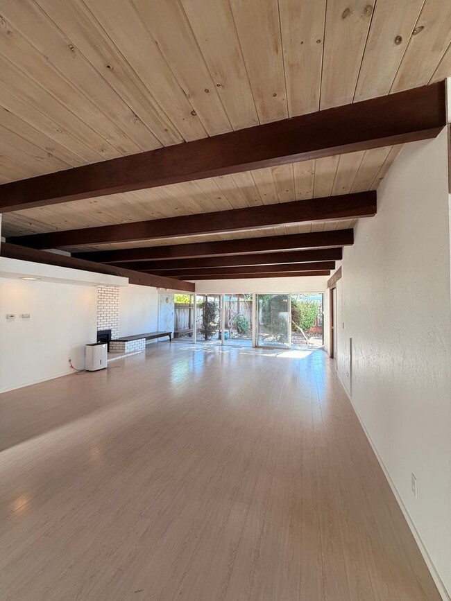 Building Photo - Mid-Century Modern Coastal Retreat – Walk to Beach & Bike to Aptos Village | 4+ Bed / 2 Bath