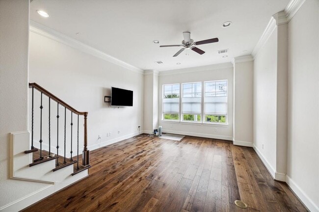 Building Photo - 604 Delano St