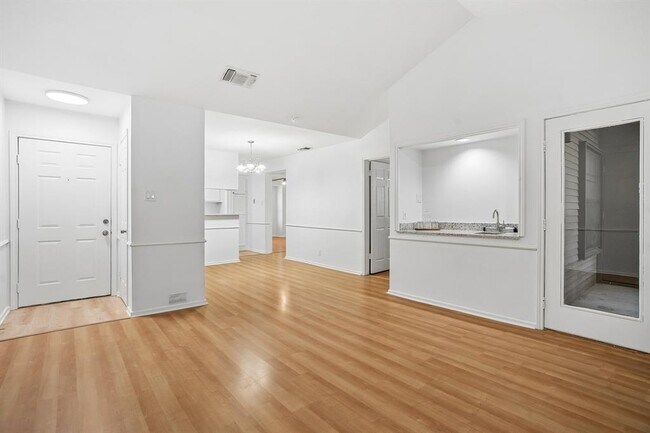 Building Photo - 10955 Wurzbach Rd