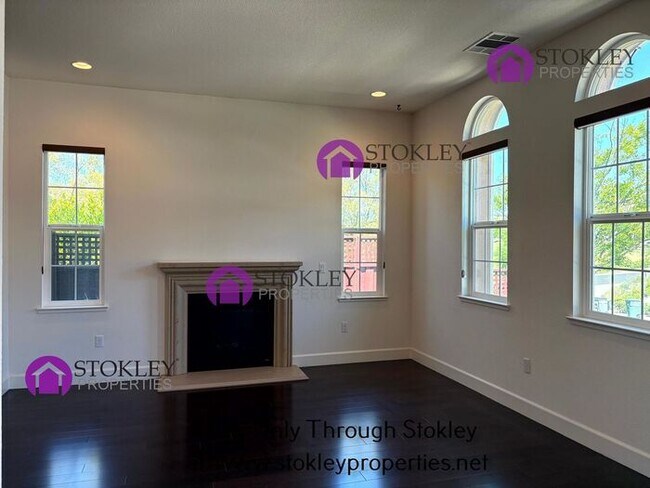 Building Photo - 1836 Porcellano Way