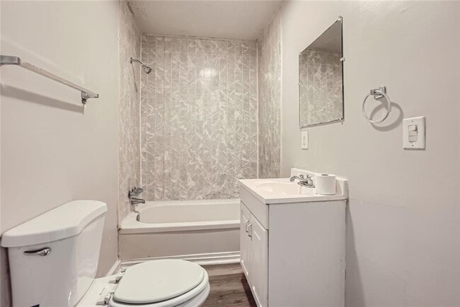 Building Photo - 1383 Almont Dr SW