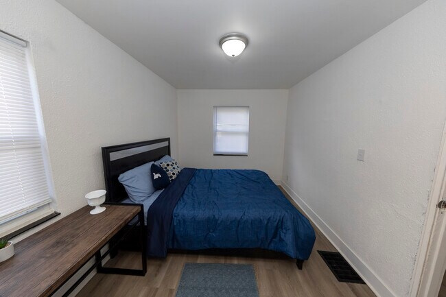 Foto del edificio - 102 N Hampton Rd