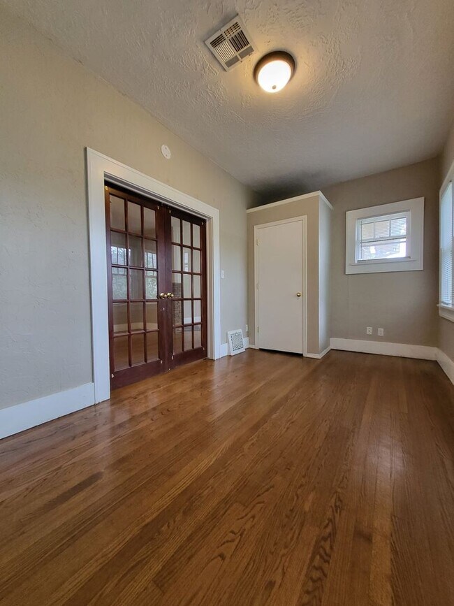Building Photo - PRELEASING July 2024 - (3-4) Bed/(2) Bath ...