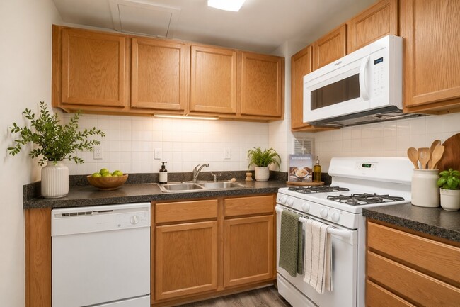 Building Photo - Willow Run at Mark Center Apartment Homes