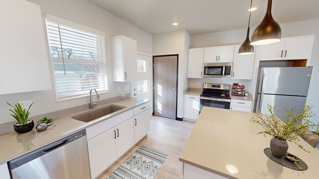 Building Photo - 2807 Oakland St