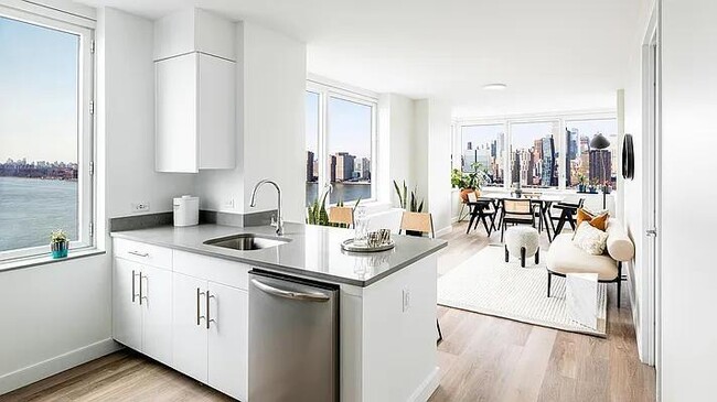 Building Photo - 1 bedroom in LONG ISLAND CITY NY 11101