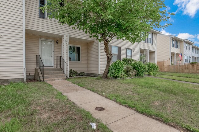 Building Photo - 253 Greenbrier Ave