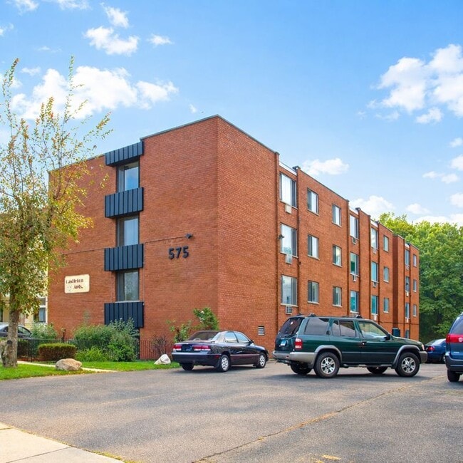 Building Photo - 575 Farmington Ave