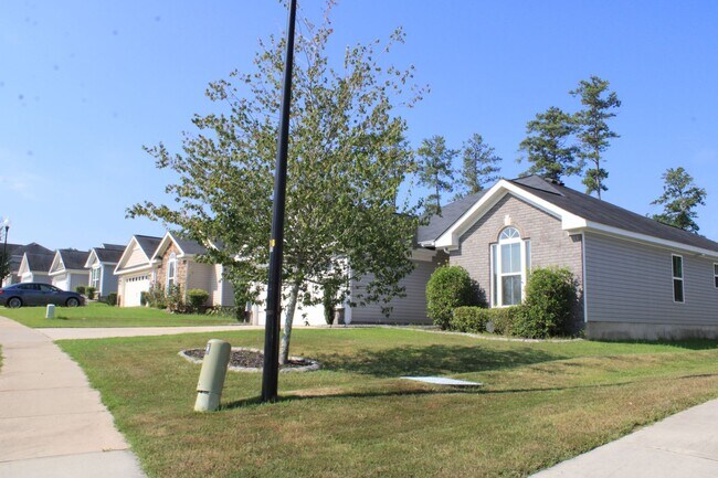 Foto del edificio - 7105 Summerton Dr