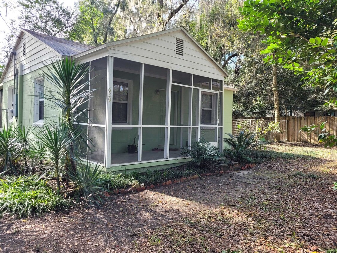 Foto principal - Charming Bungalow for Rent – Freshly Paint...