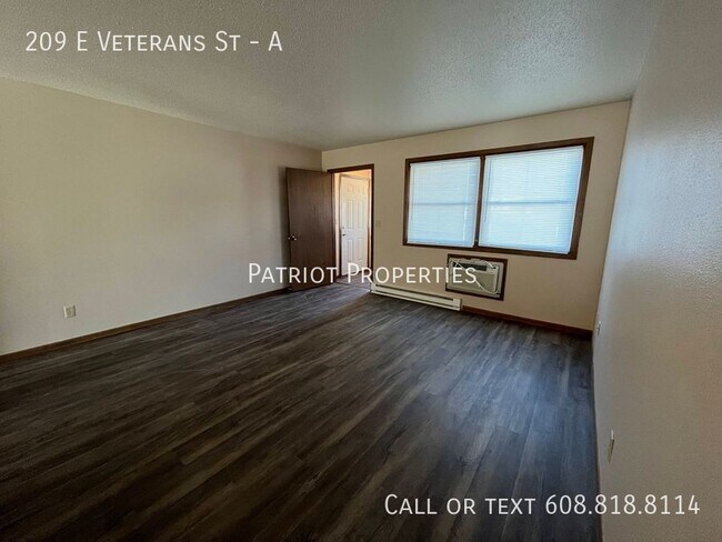 Foto del edificio - 209 E Veterans St