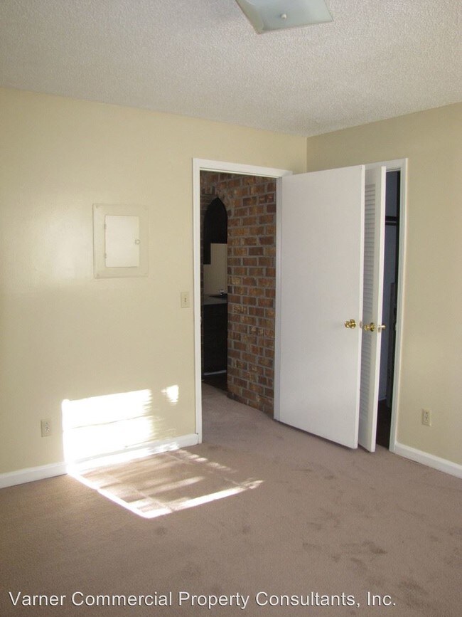 Building Photo - 6838-6838 Ward Ave