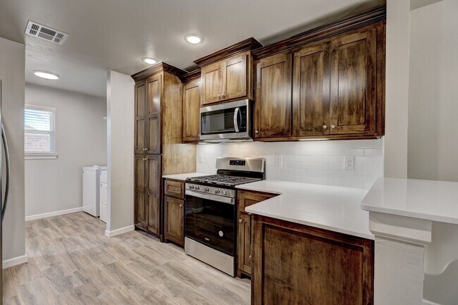 Building Photo - 5813 Goldfinger Rd